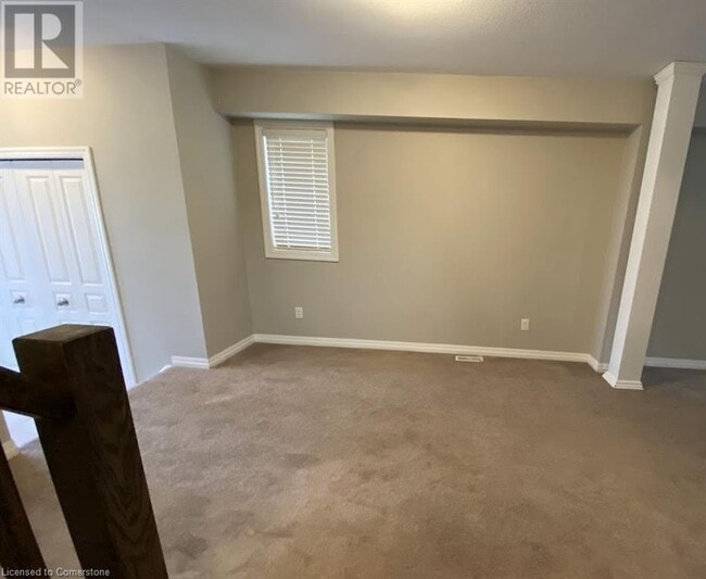 Building Photo - 132 S Creek Dr