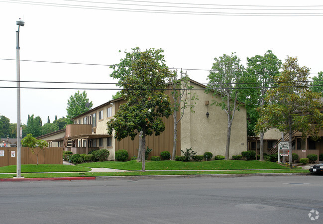 Building Photo - Orangewood Pines Apartments