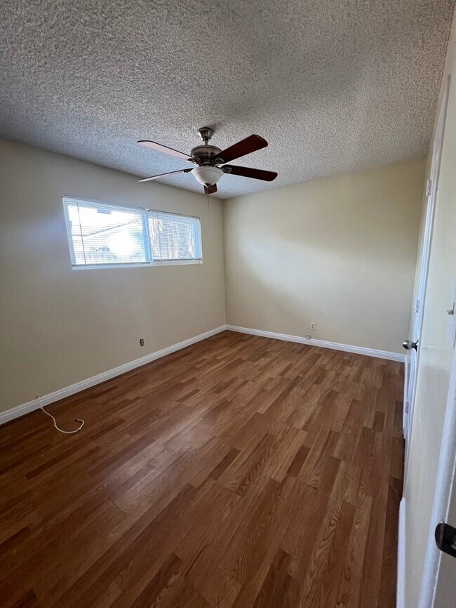 Foto del edificio - 3 Bedroom 1 Bath Unit