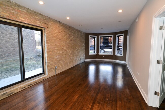 Foto del edificio - 2013 N Hoyne Ave