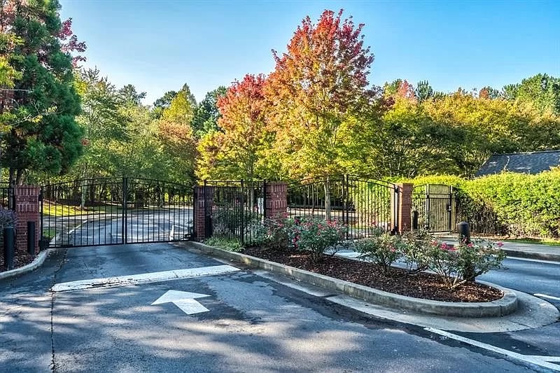 Community Entrance Gate - 5001 Woodland Ln
