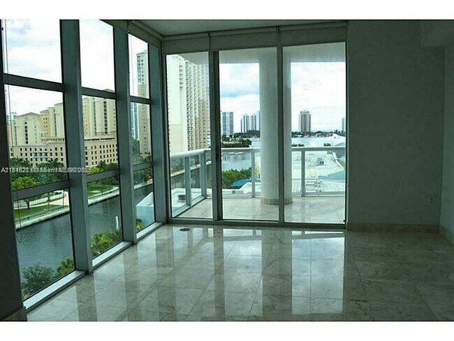 Foto del edificio - 3131 NE 188th St