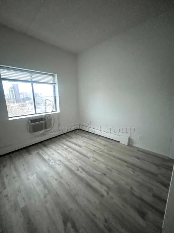 Building Photo - 1 bedroom in Astoria NY 11106