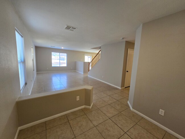 Foto del edificio - 3 Bedroom Home in Summerlin North Close to...