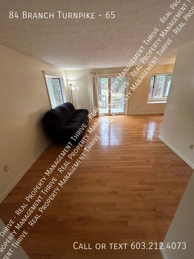 Building Photo - 2+BR, 1.5BA End Unit Townhome