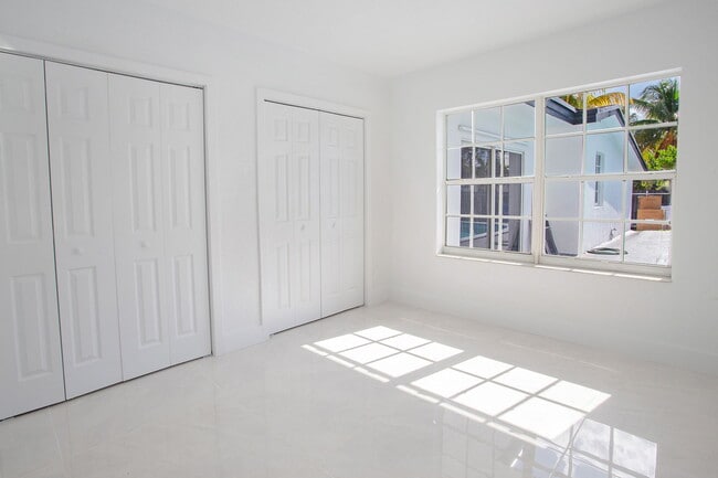 Foto del edificio - 17600 NE 2nd Ct