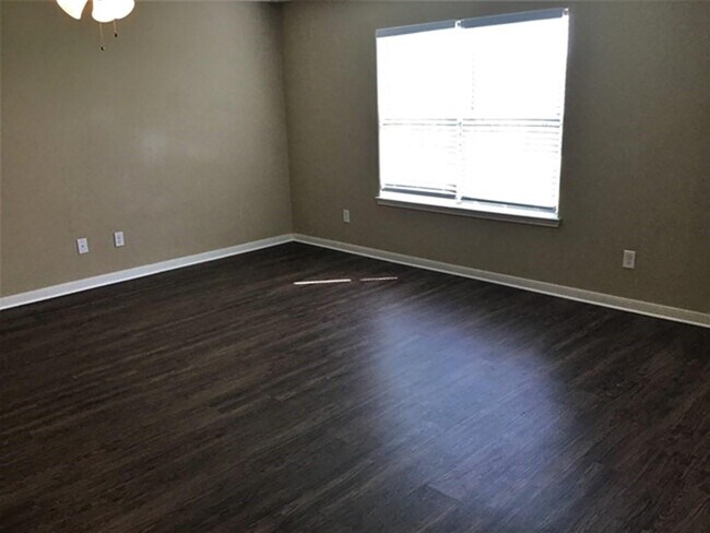 Foto del edificio - 6919 Rosebud Hollow Ln