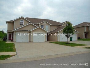 Building Photo - 1640 SW Highland Dr