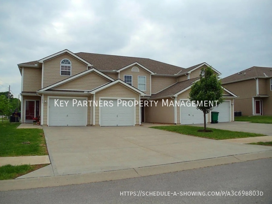 Primary Photo - 1640 SW Highland Dr