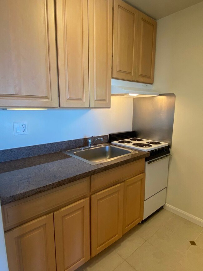 Building Photo - Studio Condo Available Now