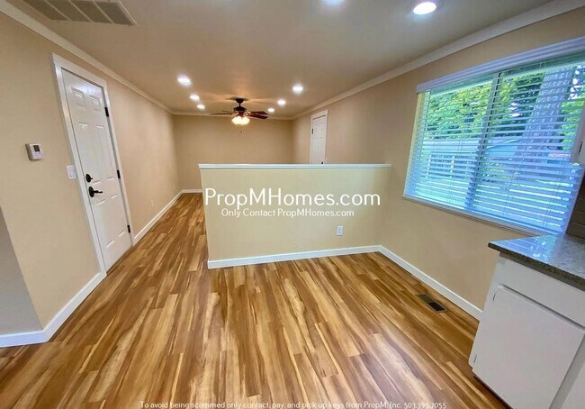 Foto del edificio - Charmingly Updated Three Bedroom Home in South Hillsboro!