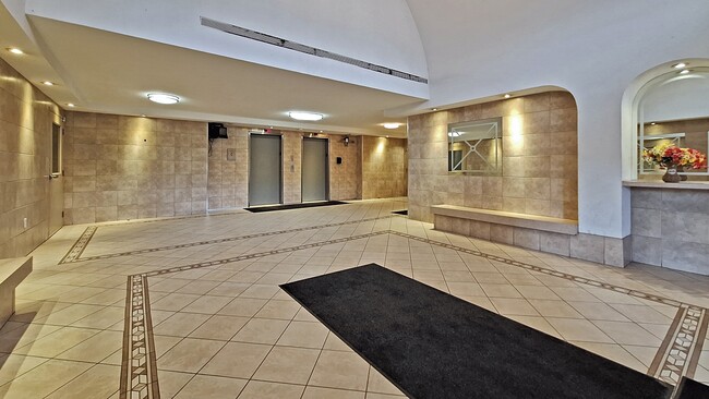 Building Photo - 10 Ruddington Dr