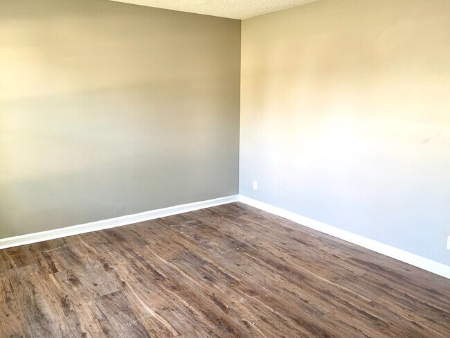 Foto del edificio - 512 Kellia Dr