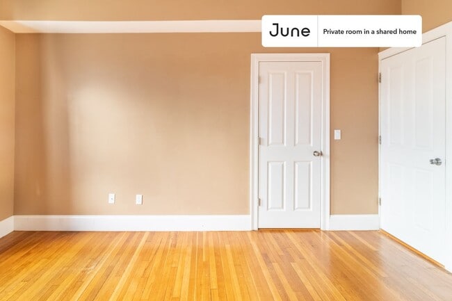 Building Photo - Room in Shared 4 bed/2 bath home