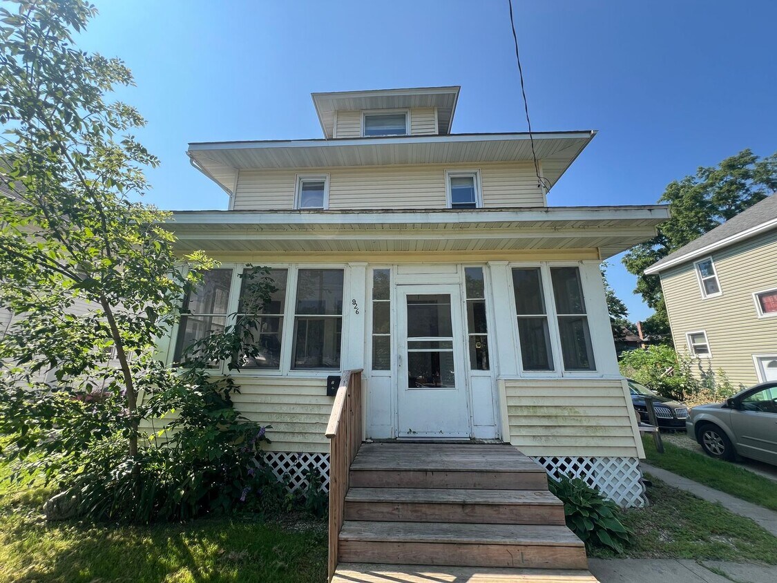 Primary Photo - 926 2nd St NW