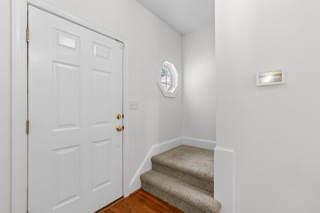 Foto del edificio - 2723 Sterling Park Dr