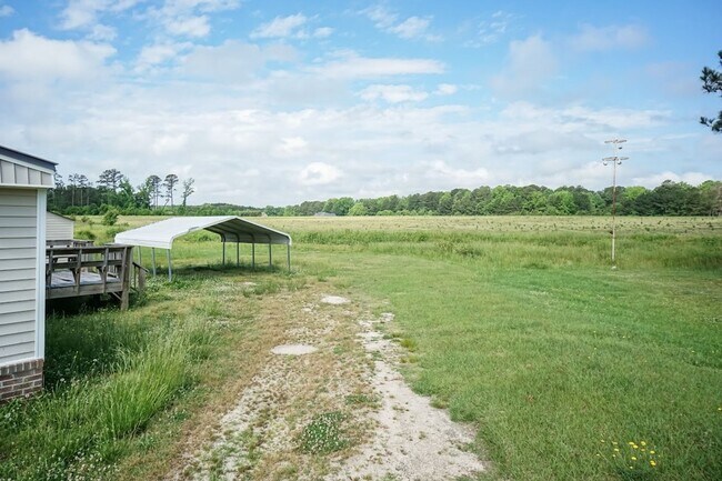 Building Photo - 2 Bed/2 Bath with Plenty of Space!