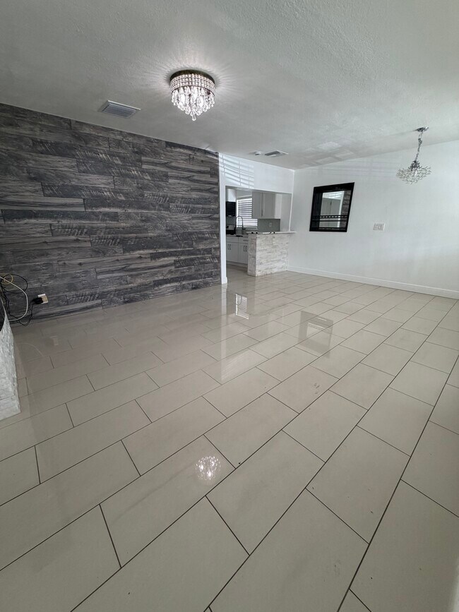Foto del edificio - 314 E Althea Ave