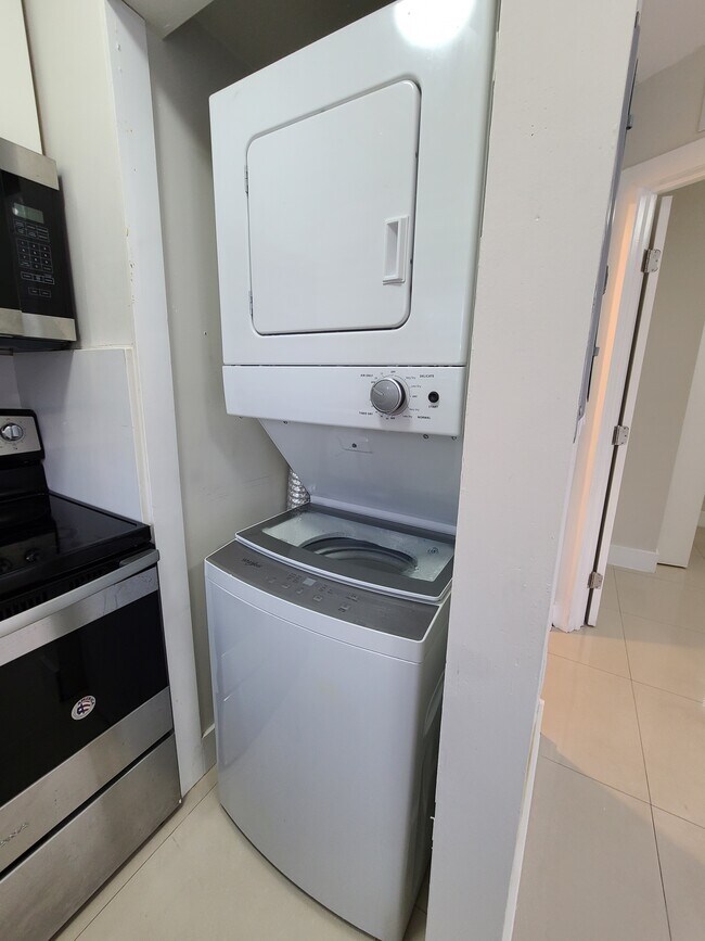 Building Photo - 12840 NE 6th Ave