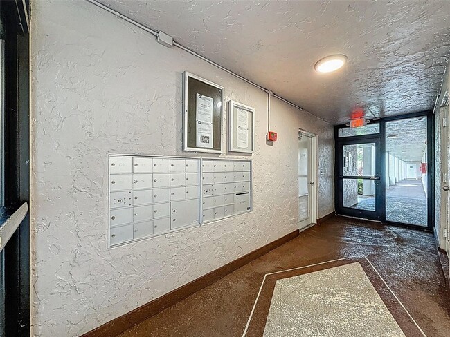 Building Photo - 8735 Ramblewood Dr