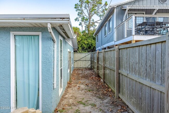 Foto del edificio - 5818 Hilltop Ave