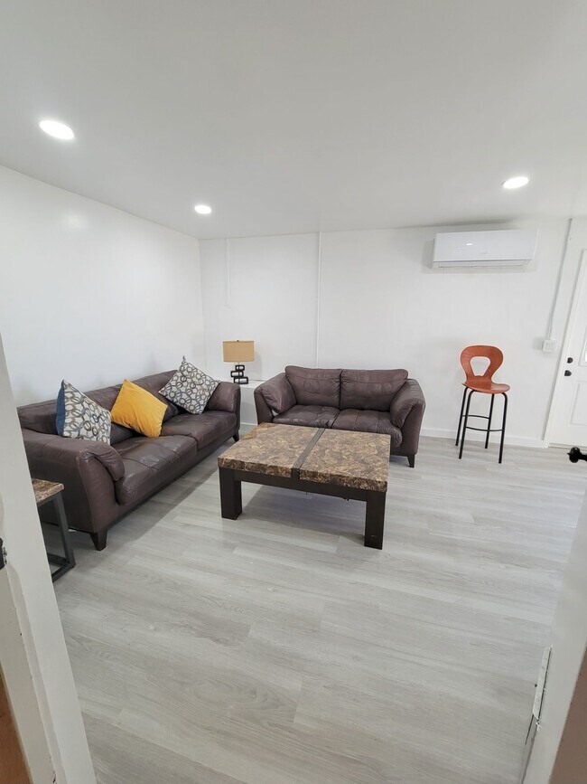 Livingroom - 2241 NE 38th St