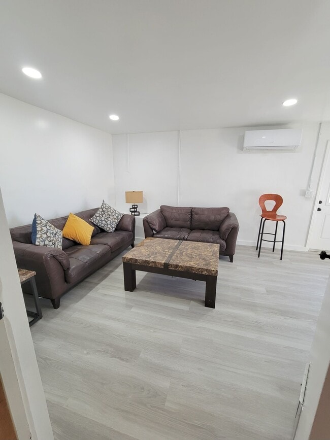 Livingroom - 2241 NE 38th St