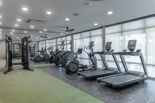 Building Photo - 596 W 9th St