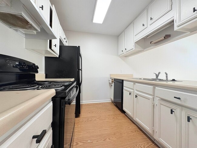 Building Photo - 2330 Brynmahr Dr