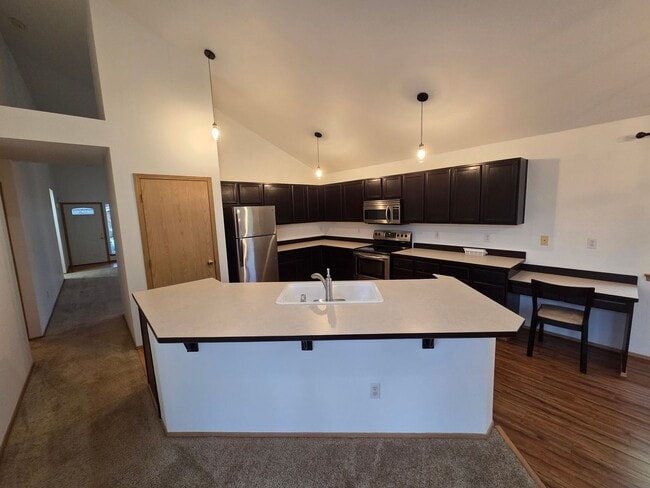 Building Photo - Updated 3-bed, 2-bath rambler in the desirable Lord’s Lake community