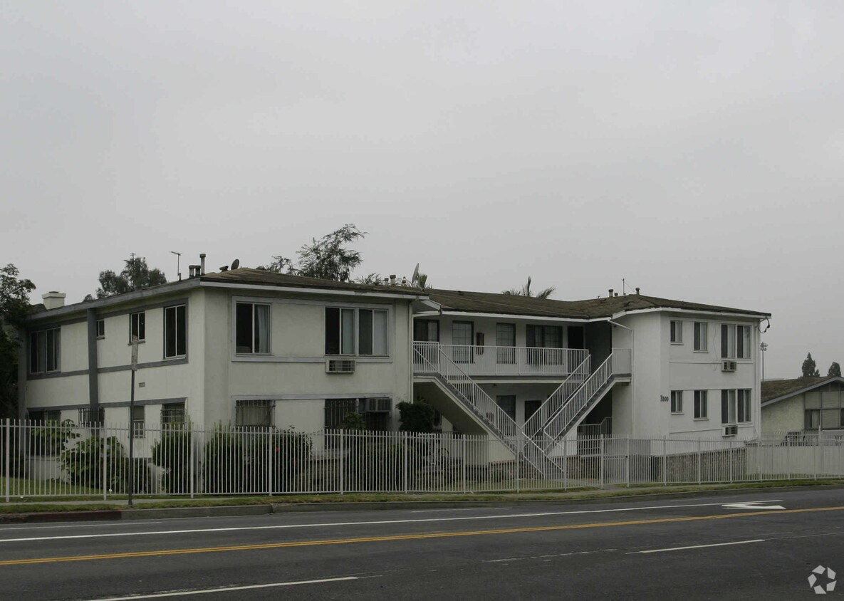 Primary Photo - Westmoreland Gardens