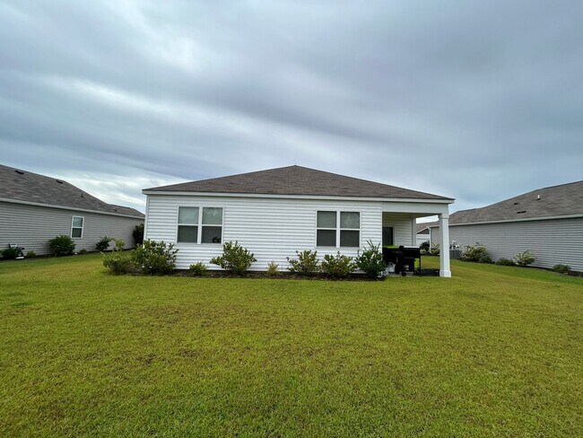 Foto del edificio - 3 bedroom, 2 bathroom single story home ne...
