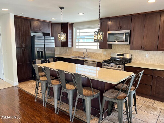 Foto del edificio - 7472 Ponce Ave