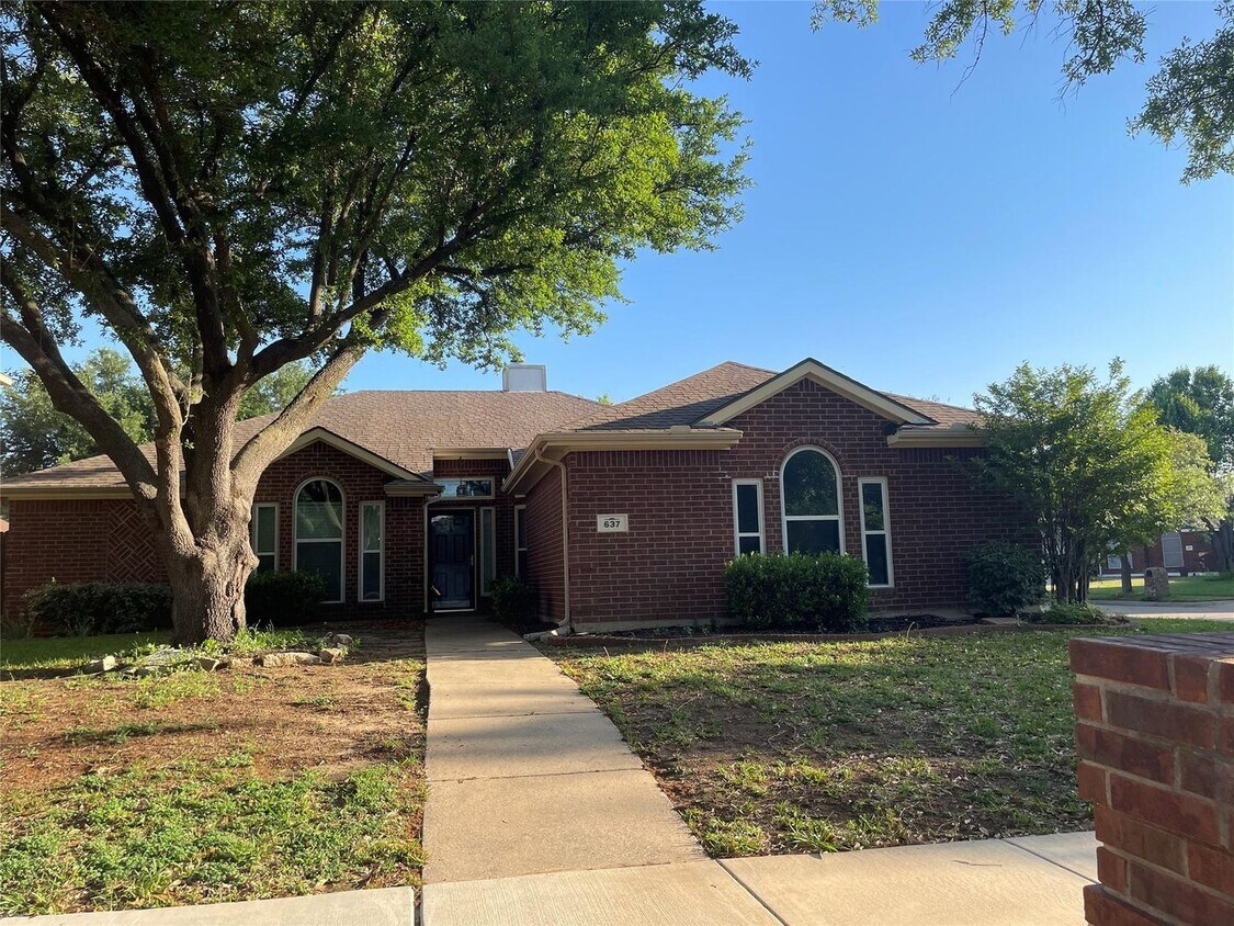 Foto principal - 637 Cedarwood Dr