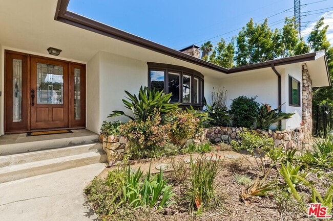 Building Photo - 6656 Lakeridge Rd