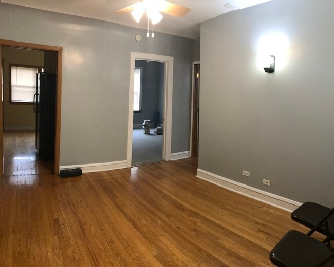 dining area - 10028 S Oakley Ave