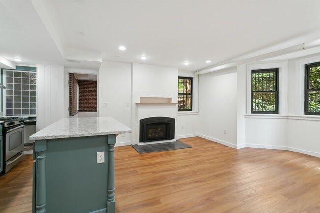 Building Photo - 110 Summit Ave