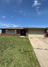 Building Photo - 8413 Woodfield St