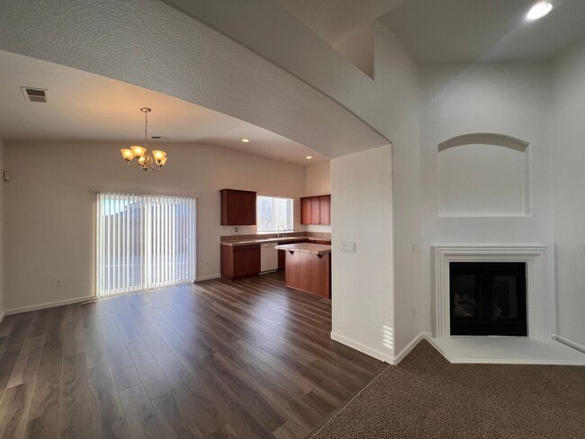 Building Photo - Home in Royal Oaks Estates Subdivision, Fe...