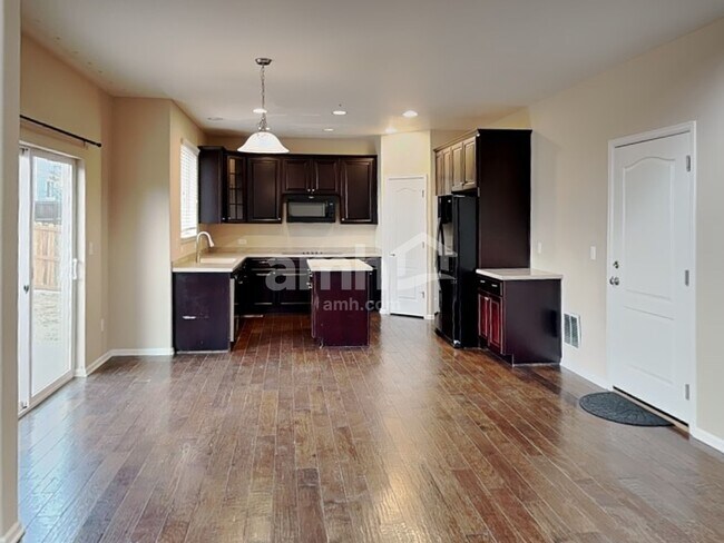 Foto del edificio - 13041 Tamarac St