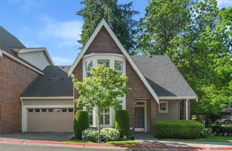 Photo - 1340 Bellevue Way SE (Bellevue, WA)