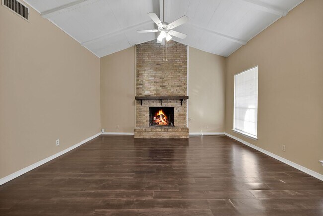 Building Photo - Beautiful 4 Bedroom home located near 410 ...