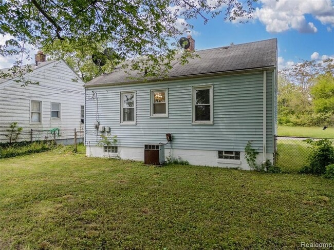 Building Photo - 15496 Rockdale St