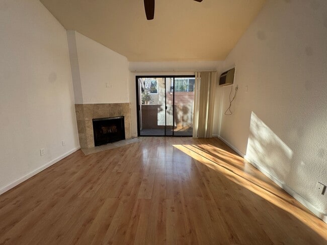 Building Photo - Beautiful Condo in Bonita