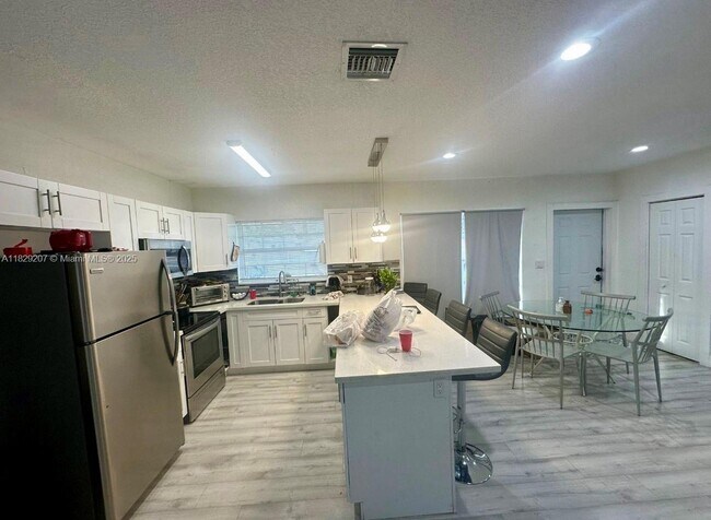 Foto del edificio - 2970 NW 187th St