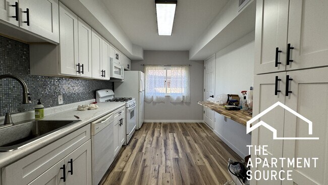 Foto del edificio - 5536 W Windsor Ave