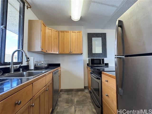 Building Photo - 2121 Ala Wai Blvd
