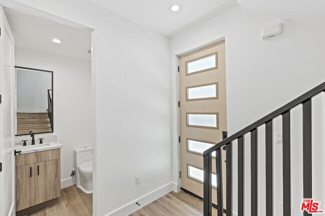 Foto del edificio - 10915 Hesby St