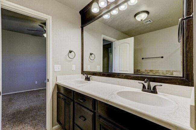 Building Photo - HOME AVAILABLE FOR LEASE