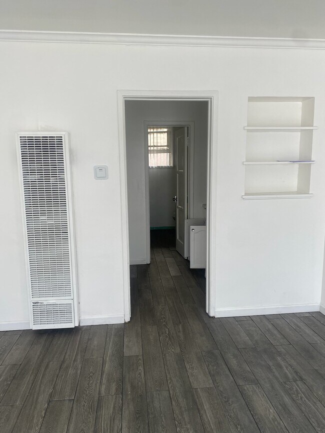 4147 S Bronson Ave Unit 1, Los Angeles, CA 90008 Apartments in Los